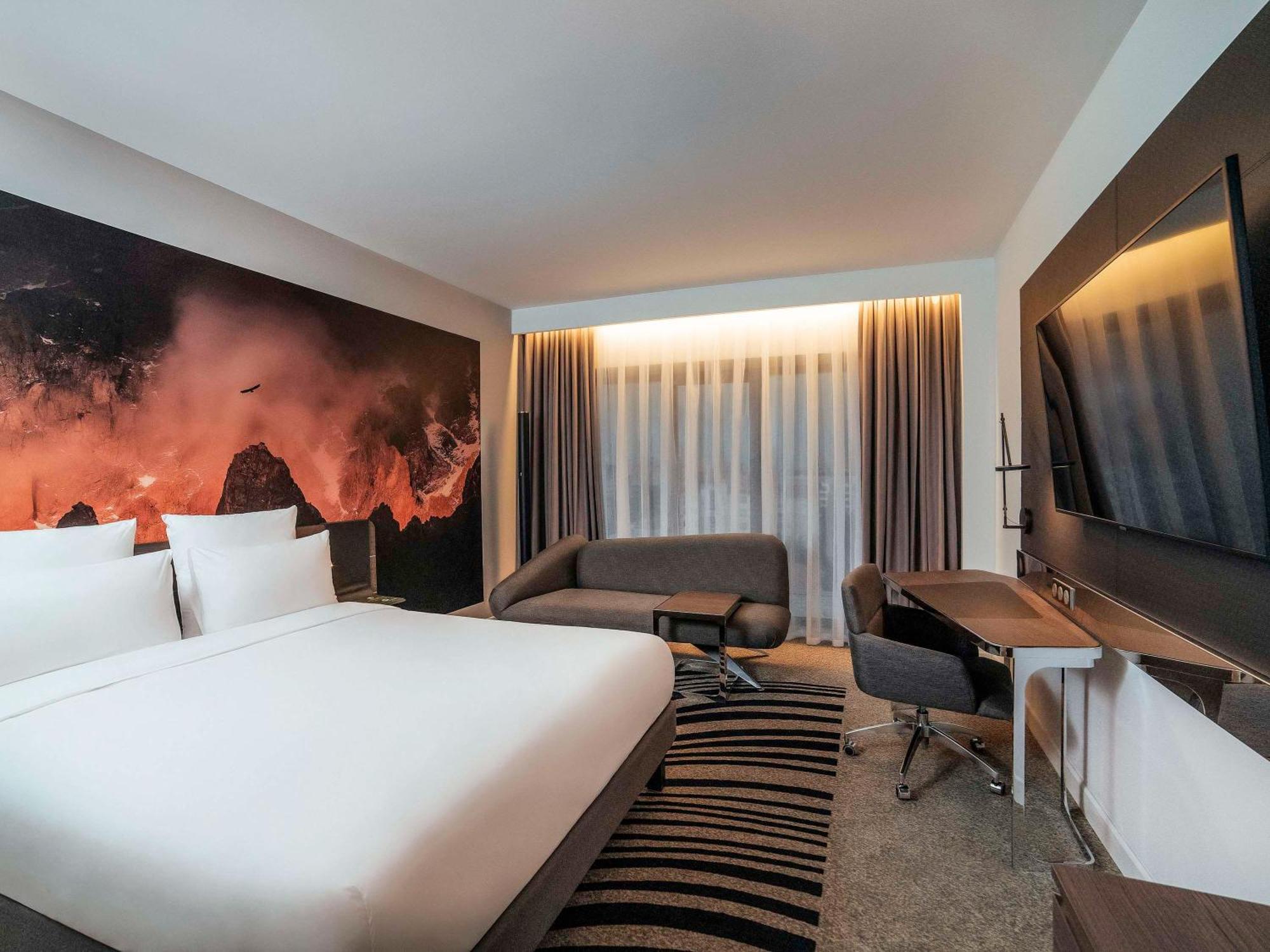 Novotel Bishkek City Center Екстериор снимка