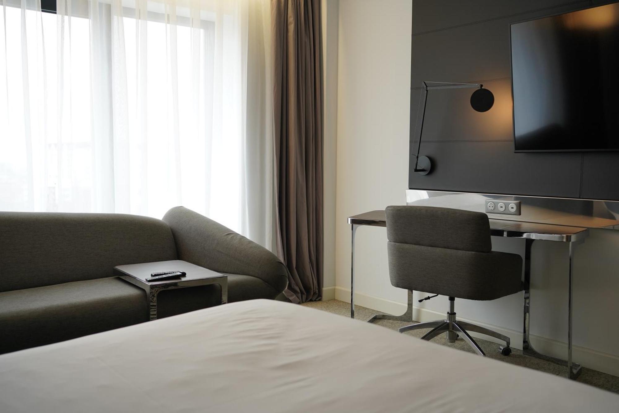 Novotel Bishkek City Center Екстериор снимка
