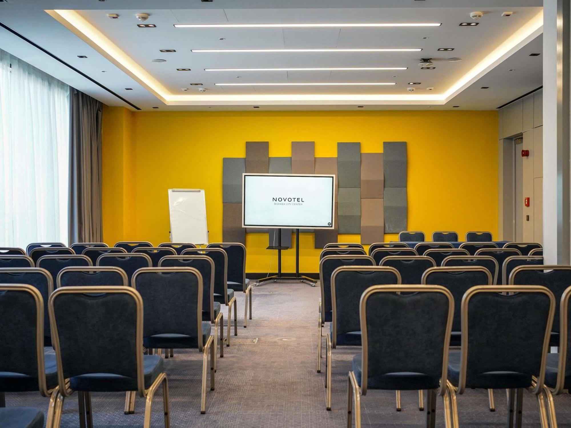 Novotel Bishkek City Center Екстериор снимка
