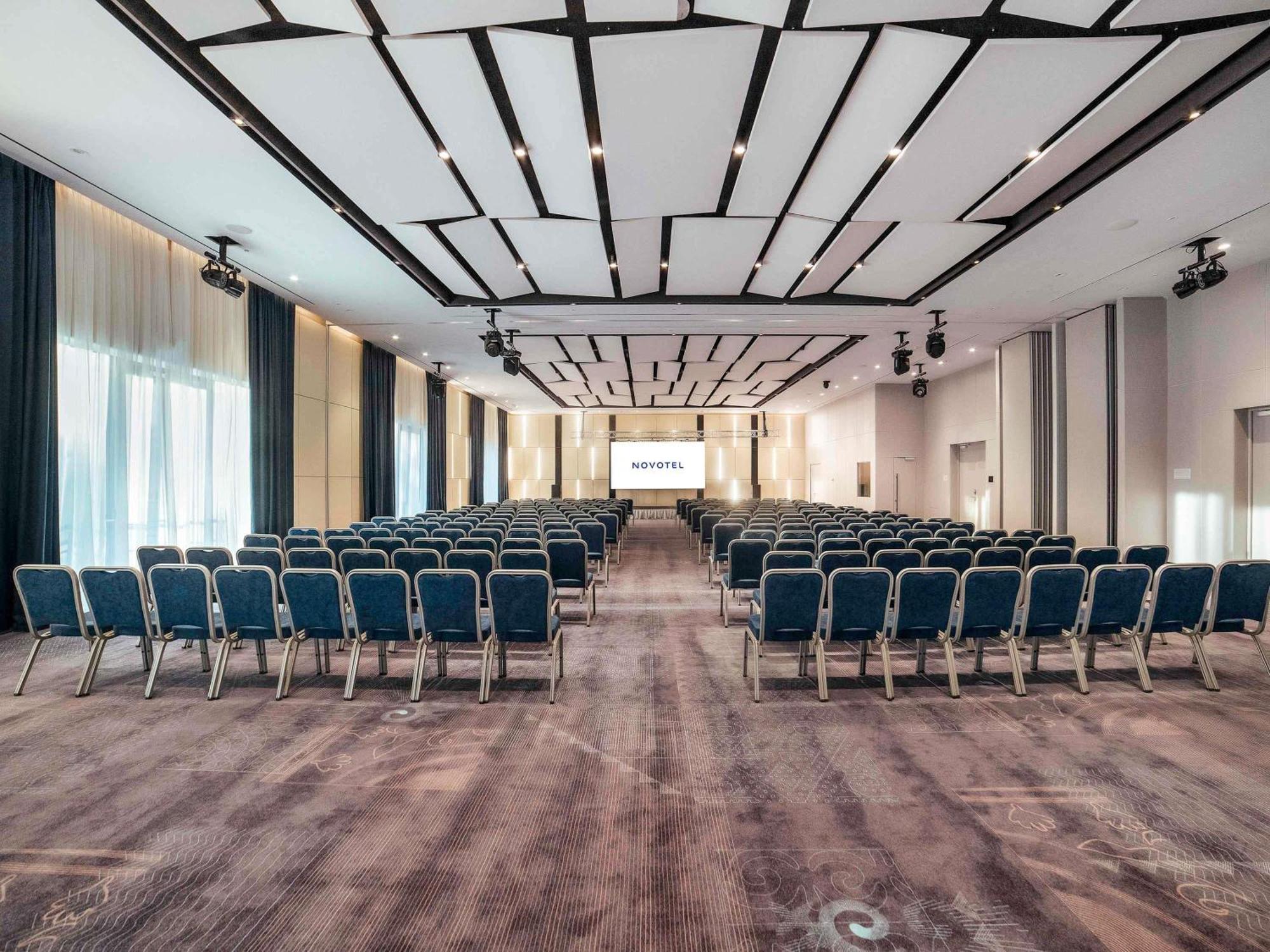 Novotel Bishkek City Center Екстериор снимка